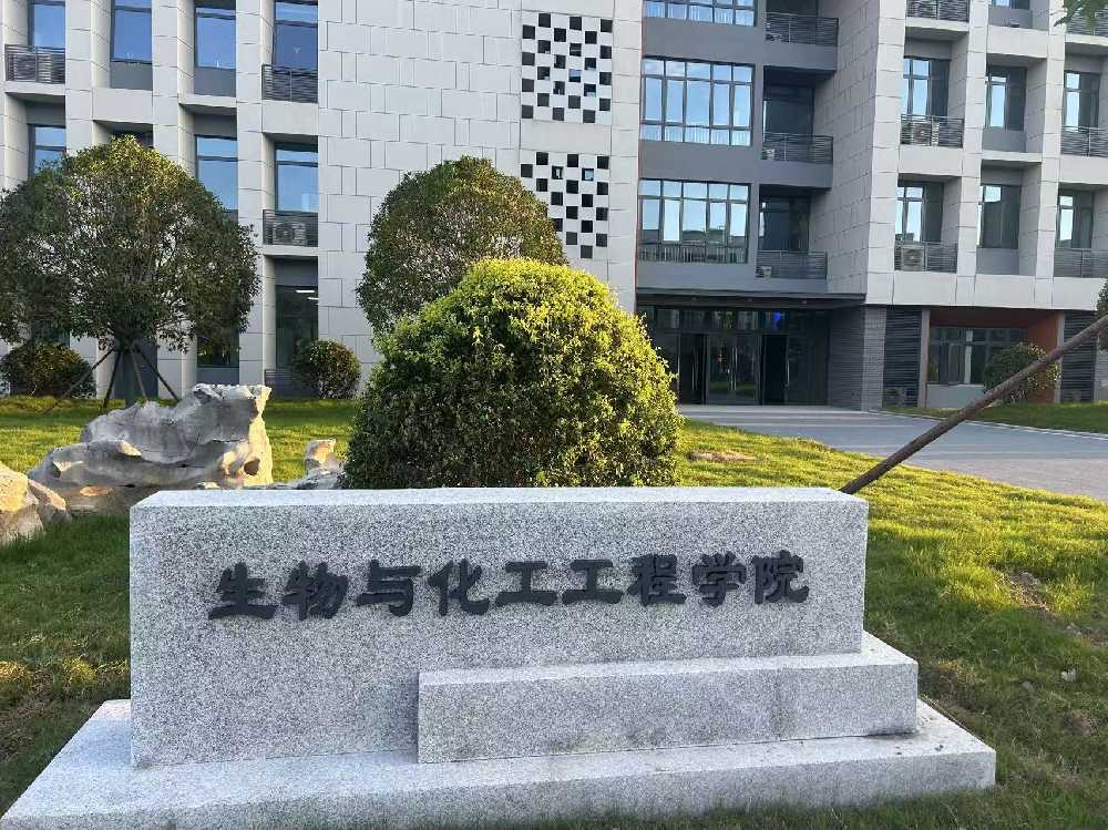 铁山区扬州职业大学体育场高杆灯项目